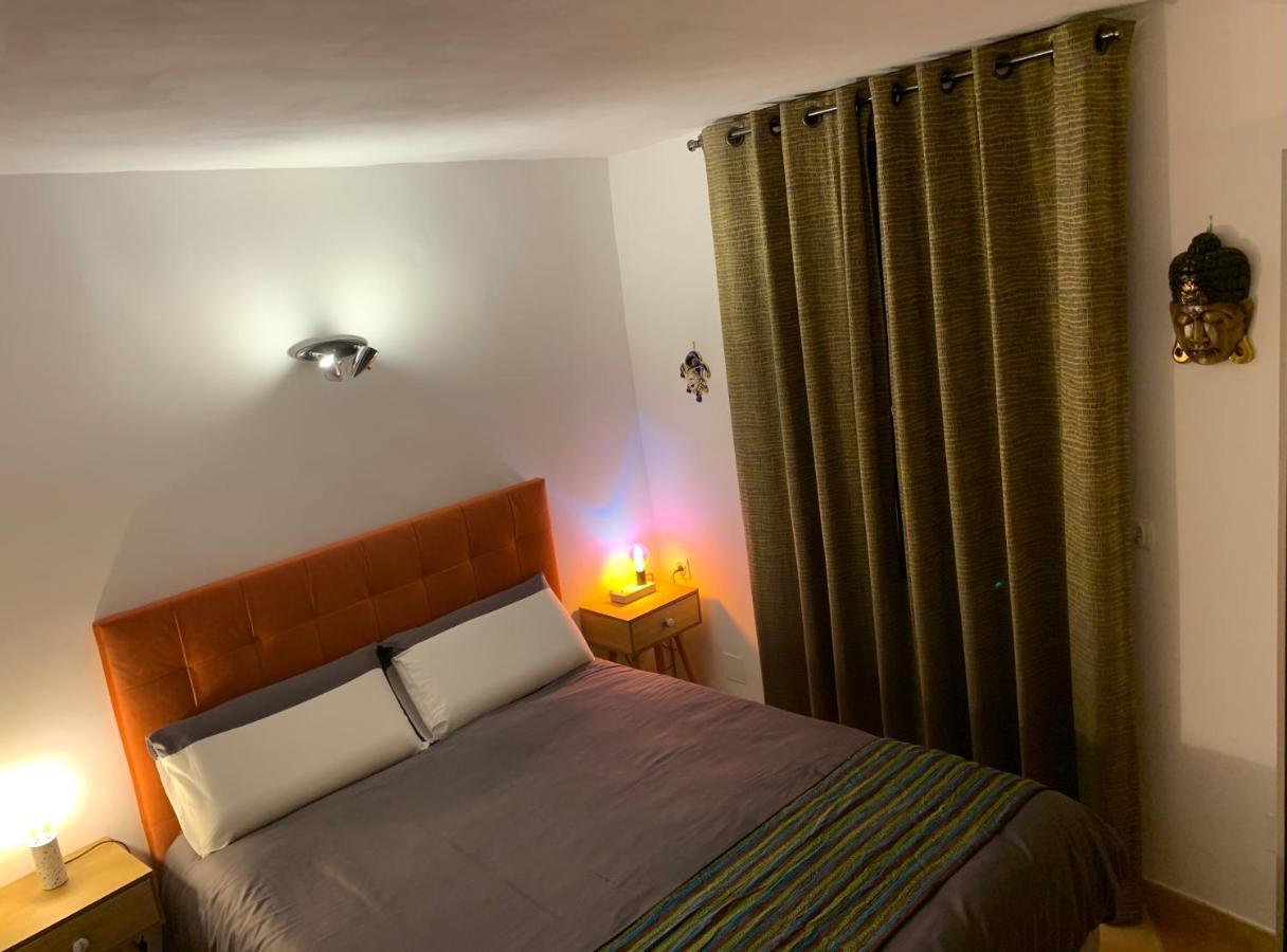 Pila & Bed Montpellier Centre Corum Comedie - Chambre Calme Climatisee - Quiet Air-Conditioned Room المظهر الخارجي الصورة