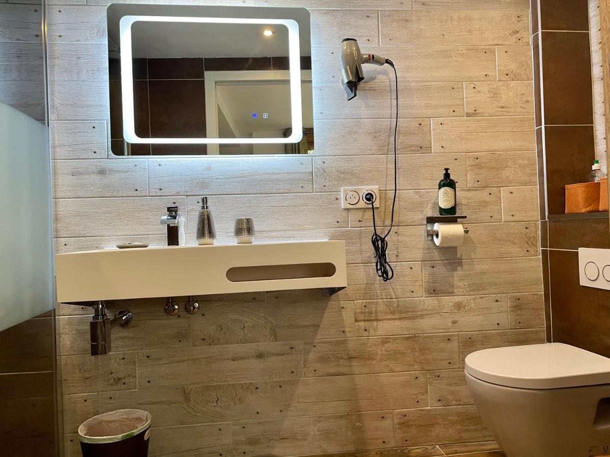 Pila & Bed Montpellier Centre Corum Comedie - Chambre Calme Climatisee - Quiet Air-Conditioned Room المظهر الخارجي الصورة